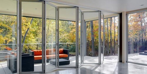 Cửa xếp lùa được thiết kế nhiều cánh và có nhiều kích thước khác nhau