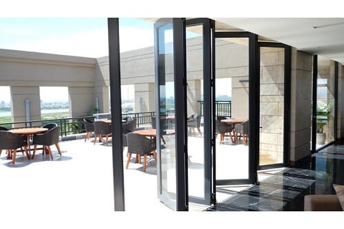 Cửa xếp lùa nhiều cánh cho không gian mở và rộng