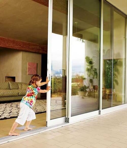 Cửa lùa nhôm kính là một trong nhiều sản phẩm được ứng dụng trong công trình xây dựng