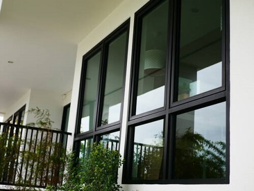 Cửa sổ nhôm kính được chia đố