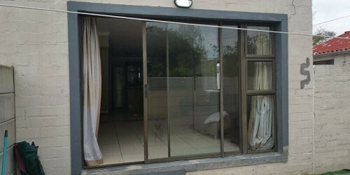 Bộ cửa điển hình trong thiết kế cửa lùa nhôm kính