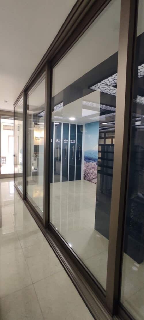 Cửa nhôm hệ LV120 nhẹ nhàng