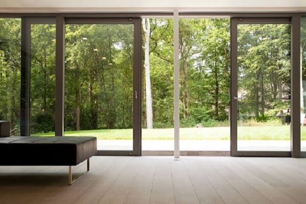 Cửa nhôm anode được lắp đặt trong nhiều không gian