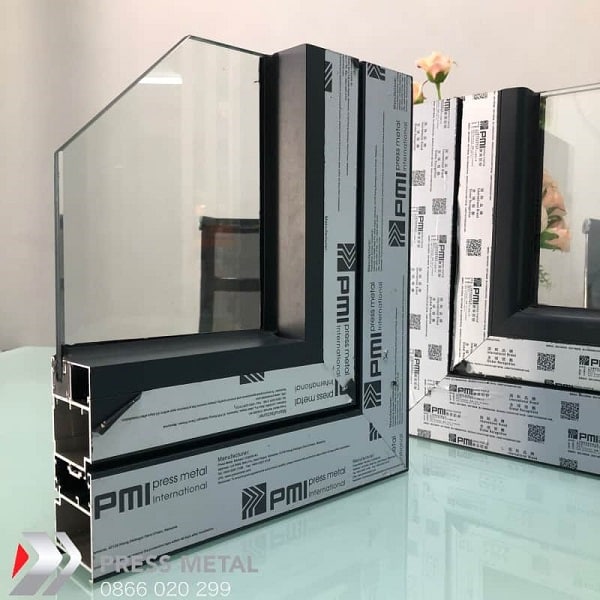 Cửa nhôm PMI là là loại cửa sử dụng phụ kiện kim khí đồng bộ kết hợp cùng các thanh profile nhôm cao cấp