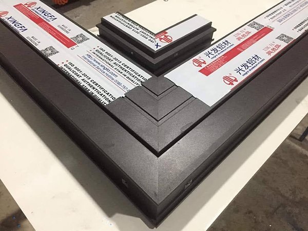 Góc cửa nhôm Xingfa cứng cáp