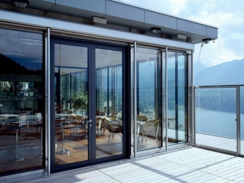 Trải nghiệm tiện ích và an toàn khi sử dụng cửa nhôm